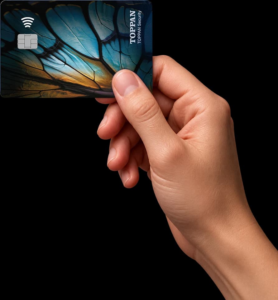 Cardholder revealing a blue TOPPAN Security payment card
